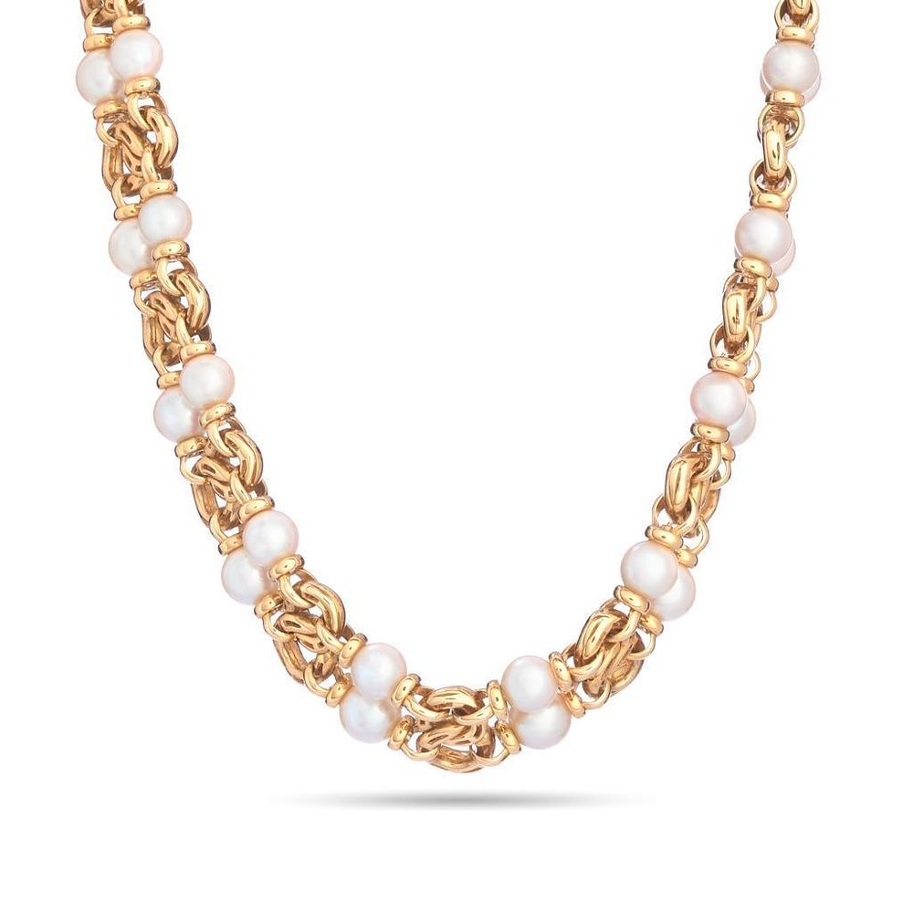 Lot 407: Bulgari necklace. This is a fine and wonderful example of Bulgari, signed 18k Gold and Pearl