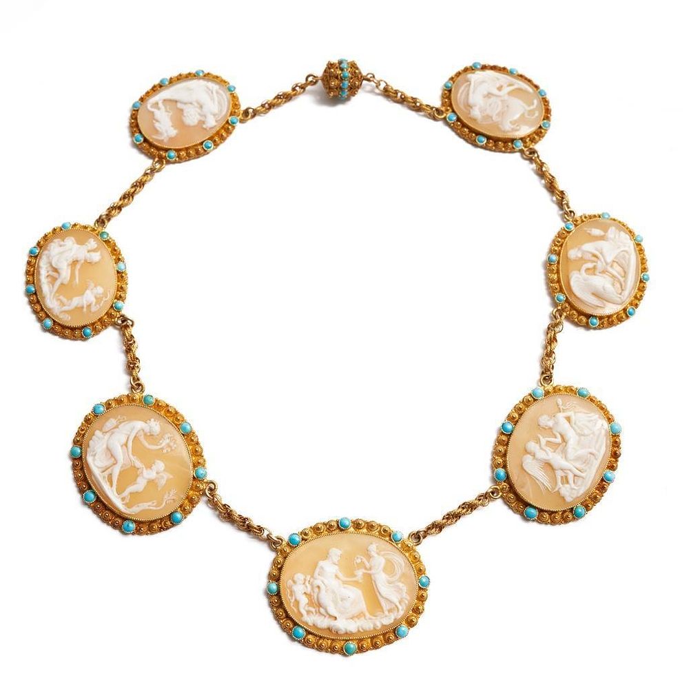 Lot 222: Exceptional circa 1830 18k gold carved cameo necklace