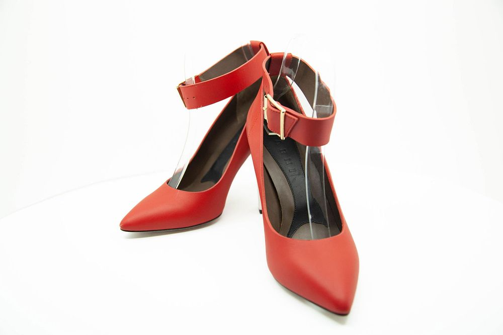 Lot 206: Marni Red Leather Pumps Womens fashion designer shoes size 6 Size 6