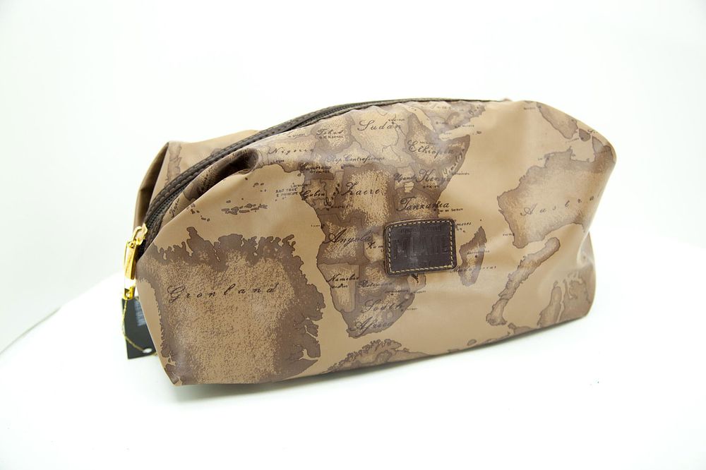 Lot 208: Alviero Martini Travel Dopp Kit Bag