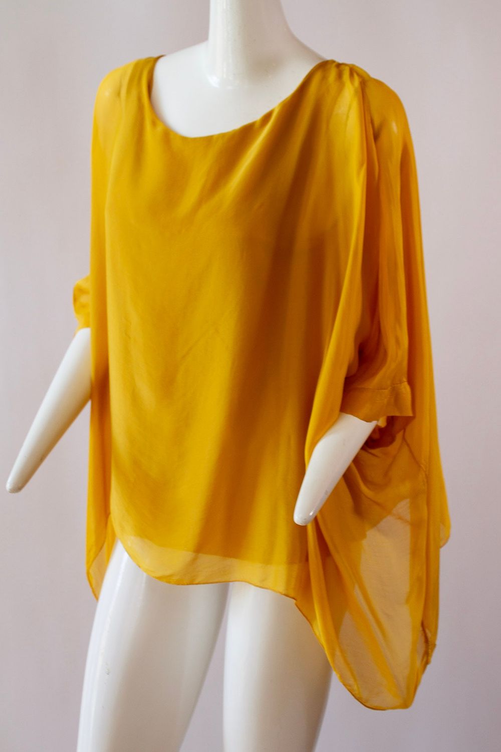 Lot 277: Vintage Gina Milano, 100% Silk Yellow Blouse Size Small