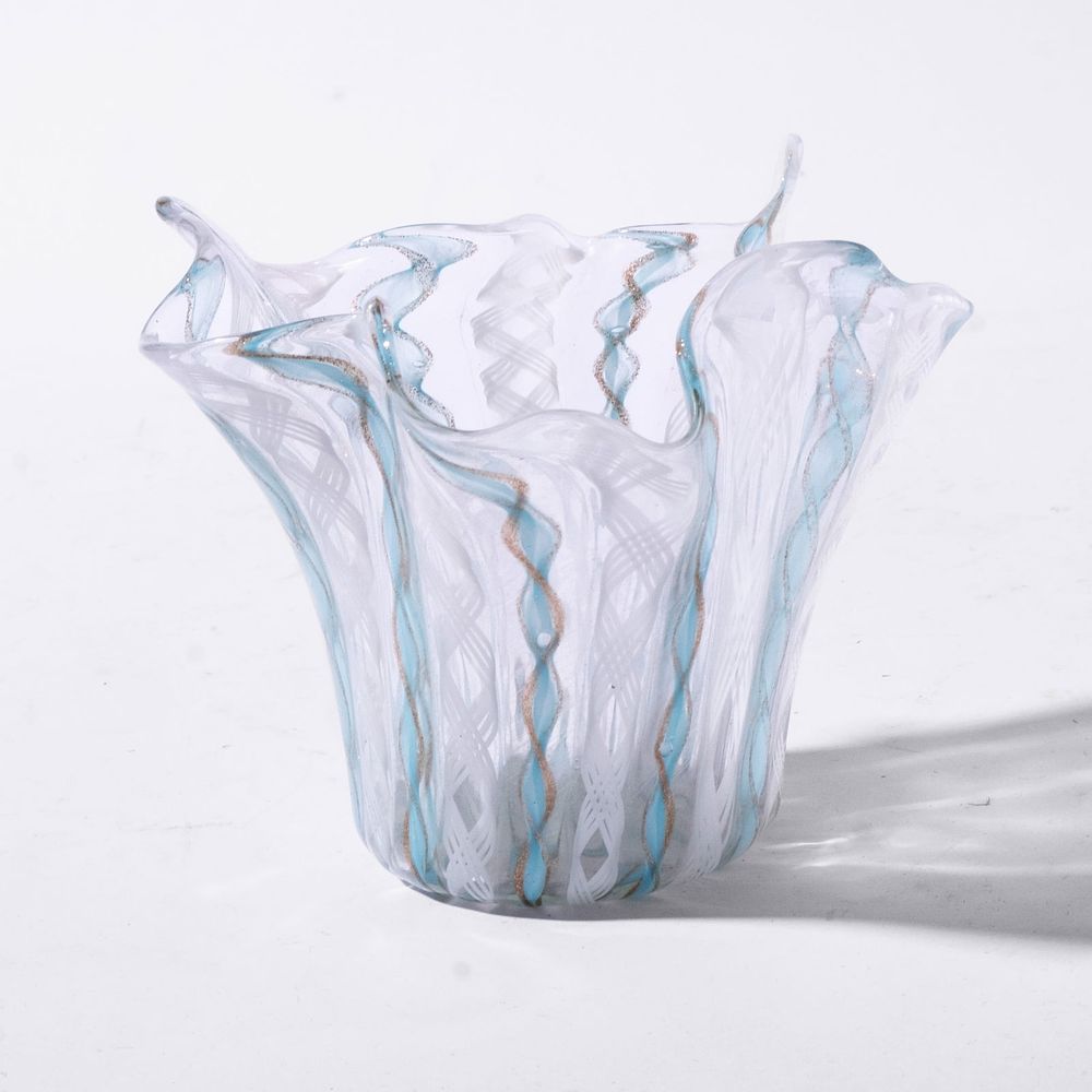 Lot 381: Venini Murano art glass mid century Fazzoletto Handkerchief Vase 3.75"h x 4.5"w