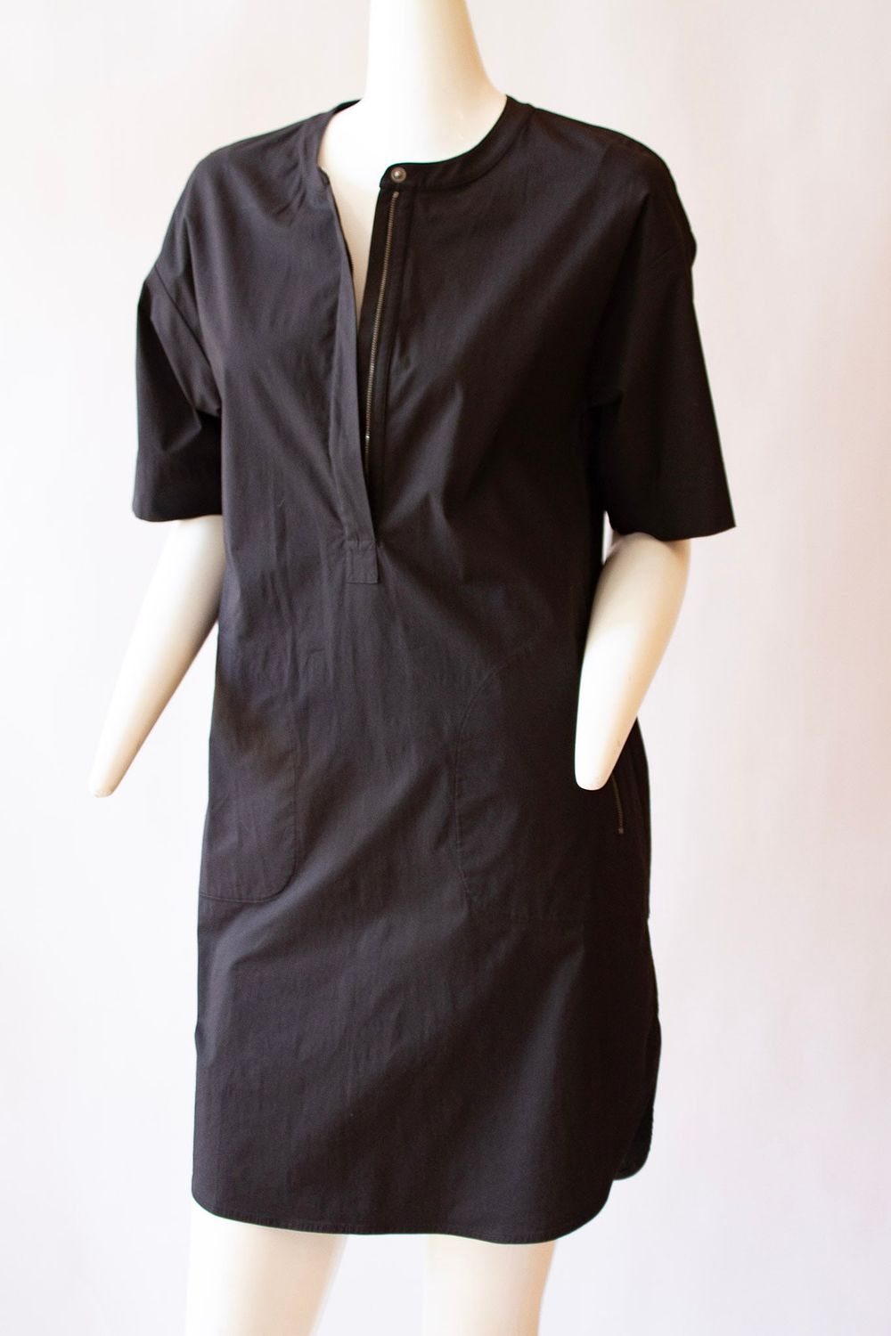 Lot 483: Theory Box Style Black Short Sleeved Dress, Size Medium, Cotton Blend, Two Pockets