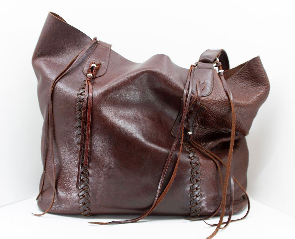 Lot 486: Rai Soft Leather Hand Bag with Beautiful Leather Weave Stitching