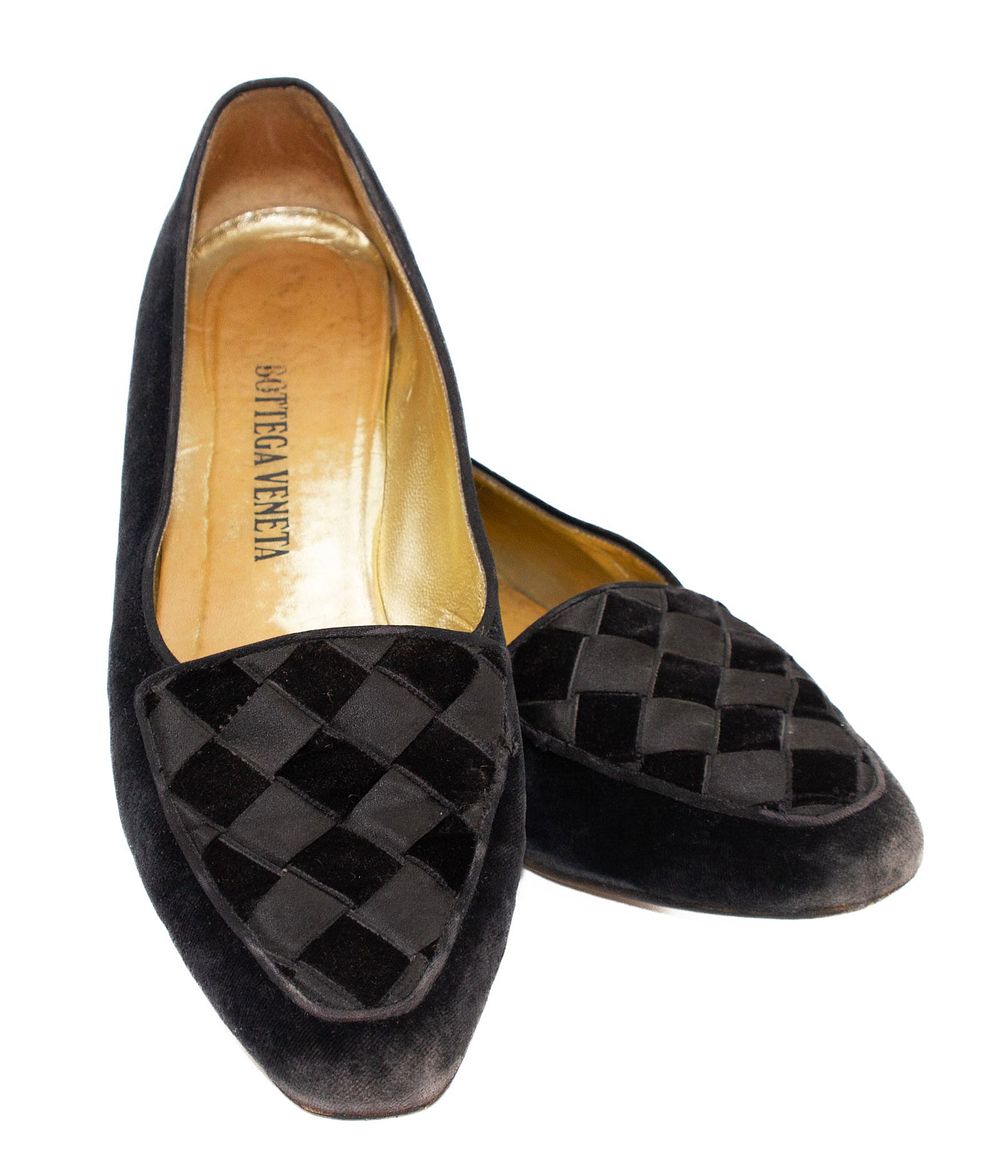 Lot 585: Bottega Veneta vintage unisex designer shoe Black Velvet and Satin Diamond Checkerboard Loafers Size