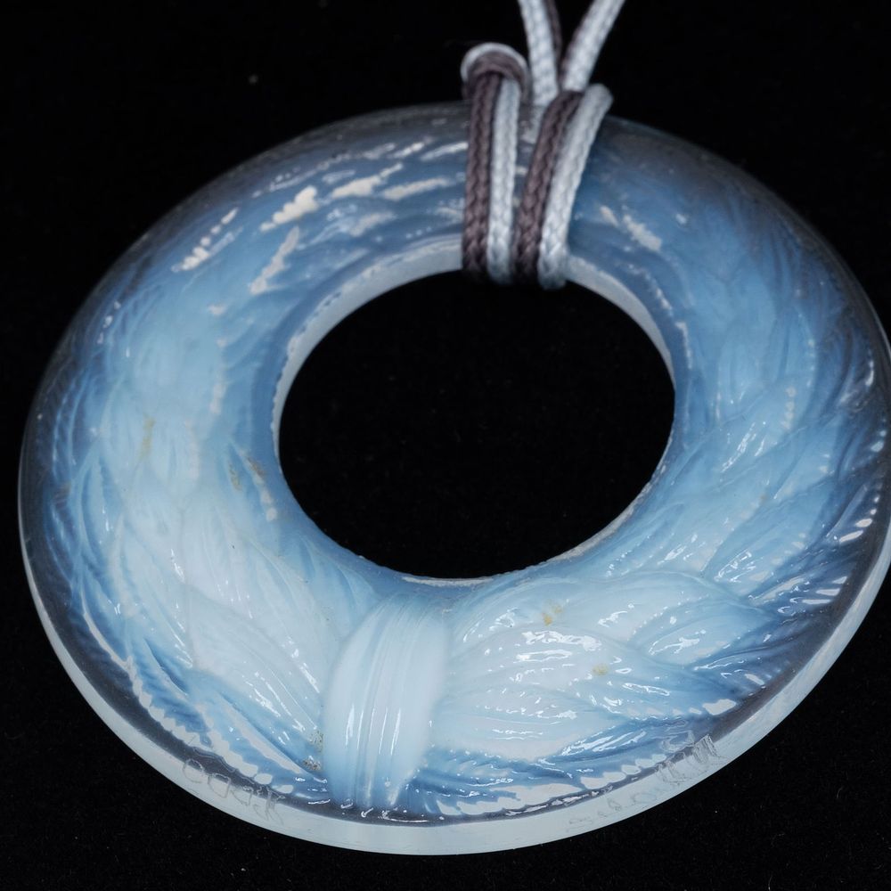 Lot 331: Lalique Signed opalescent Pendant "Epis de Bles" Wreath Frosted Crystal 2" Diameter approx