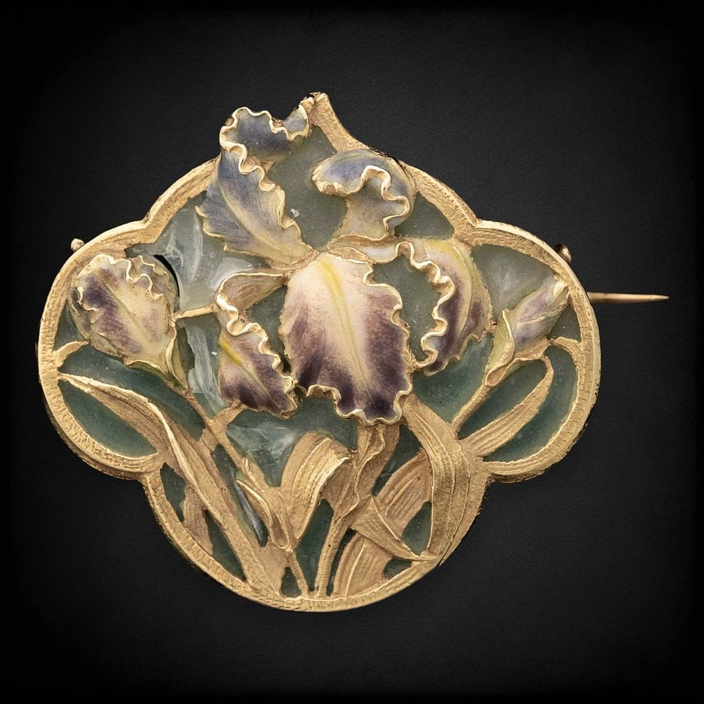 Lot 216: Plique a Jour 18k gold Brooch Art Nouveau Period circa 1900 18K Gold and Enamel