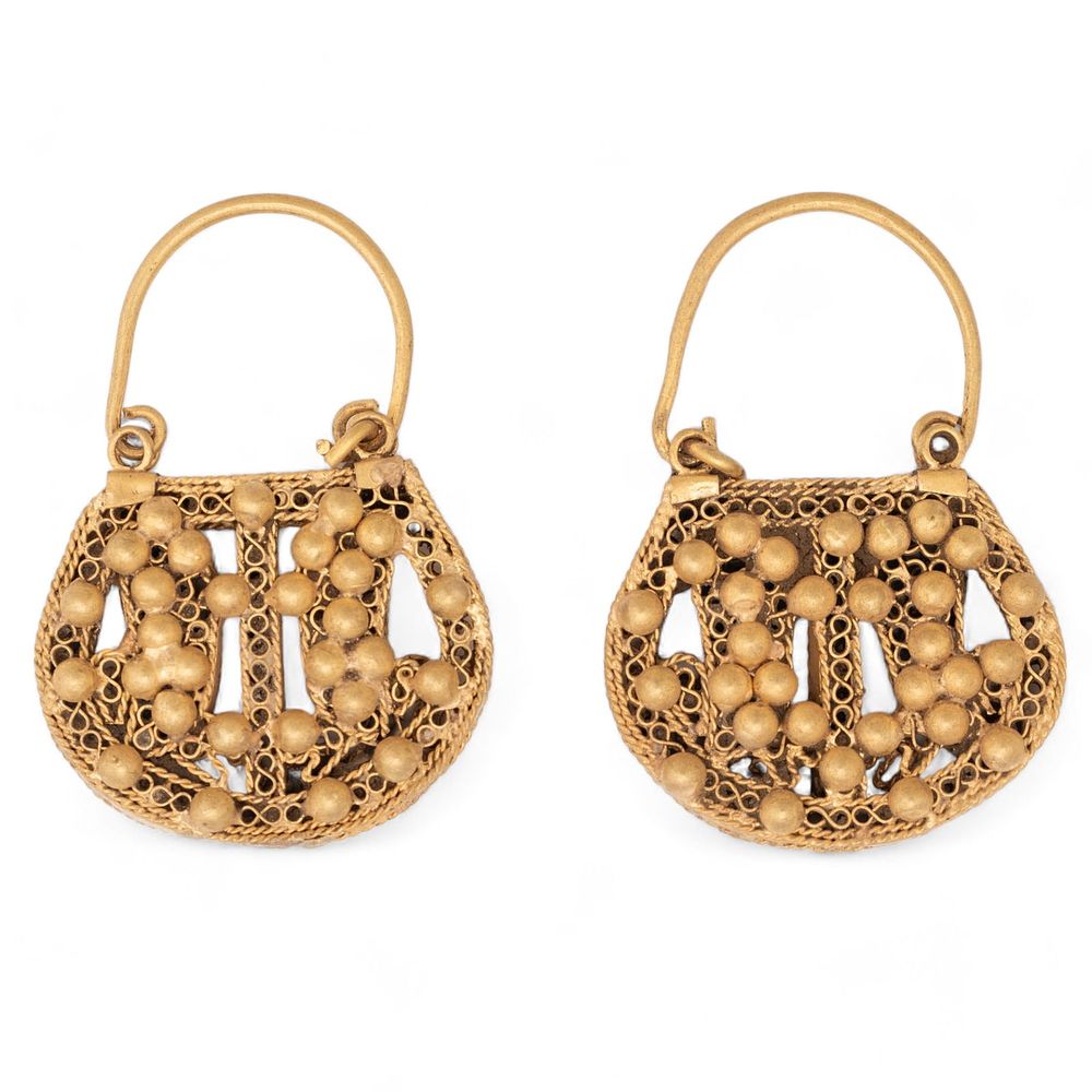 Lot 347: Rare Pair of Byzantine Gold Earrings dating to the 7th - 9th century AD