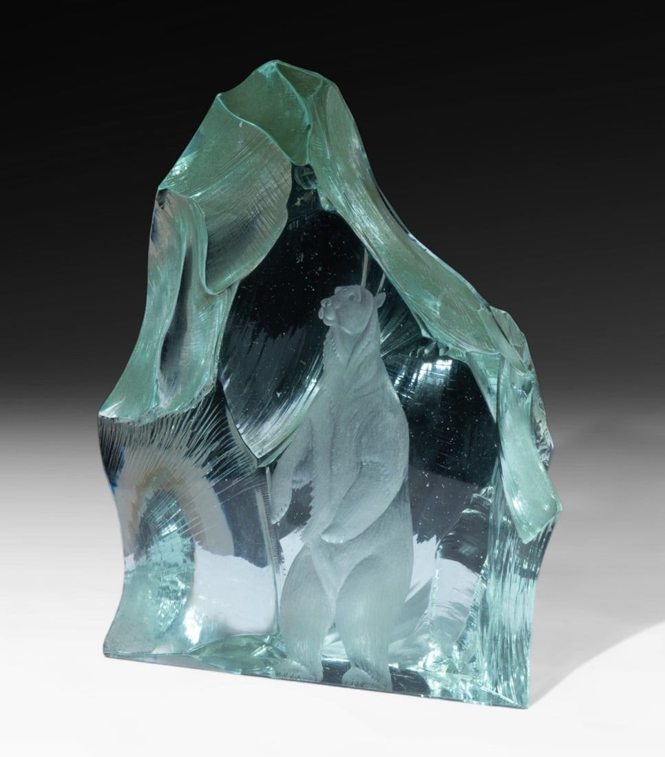 Lot 441: Signed Vicke LINDSTRAND for Kosta Boda Sculpture