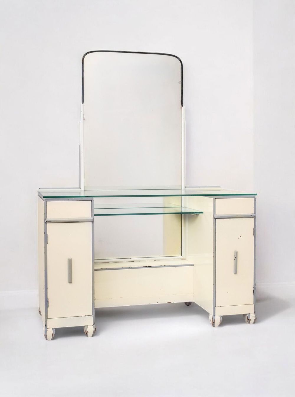 Lot 78: Vintage Art Deco Modernist Vanity Dresser