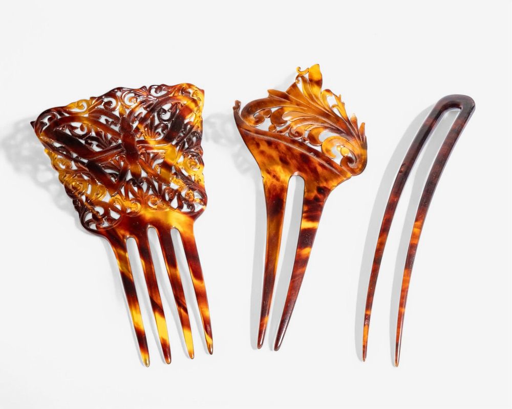 Lot 368: Set of 3 Art Deco Faux Tortoiseshell Hair Combs