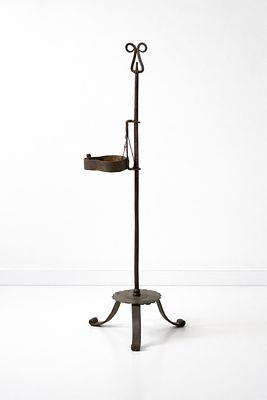 Early Hand Forged Wrought Iron Adjustable "Betty" Oil Lamp, 18th–19th C. Keywords: No reserve 