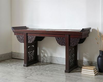 Chinese Antique Altar Table with Openwork Carvings and Dragons 19th Century. Keywords: Chinese 