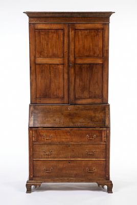 Chippendale Tiger Maple Slant-Front Secretary Bookcase, 18th Century, Massachusetts Ogee Bracket. 