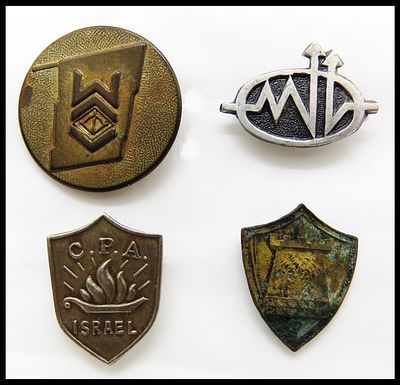 סיכות וסמלים : . מש"א- 7300 ( מרכז שיקום ואחזקה- 7300 ) 30 שנה לגדנ"ע ( גדודי נוער ) "C.P.A." 