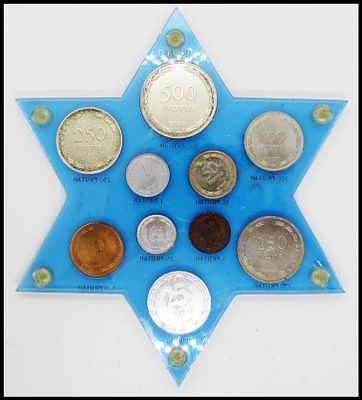 מארז מגן דוד סט 10 מטבעות פרוטה 1949-1950 , כולל מטבעות כסף 250 פרוטה H ו -500 פרוטה ו- 25 מיל 