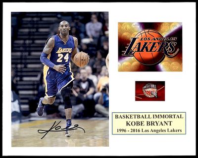 תמונה חתומה של קובי בריאנט אגדת NBA ושחקן לוס אנג'לס לייקרס , כולל תעודת מקוריות (Certificate 