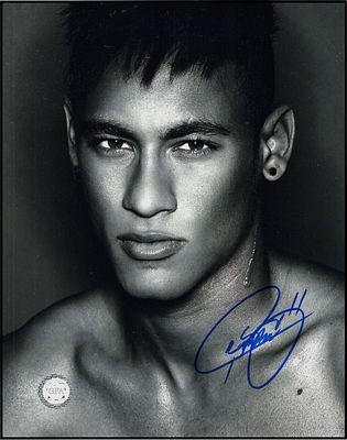 תצלום בחתימתו של ניימאר שחקן הכדורגל של נבחרת ברזיל , כולל דוח אימות חתימה רשמי של Guaranteed 