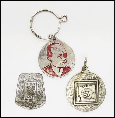 מדליות או מחזיקי מפתחות ישראליים , מחזיק מפתחות עם דיוקן של משה דיין, שר הביטחון ורמטכ"ל לשעבר 