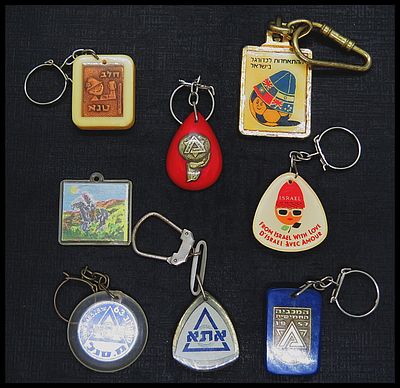 מחזיקי מפתחות ישראליים וינטג' KEY CHAINS LOT. מחזיק מפתחות ההתאחדות לכדורגל בישראל מצרפת עם אהבה 
