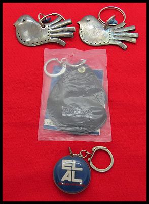 4 מחזיקי מפתחות של חברת התעופה אל על. מחזיקי מפתחות שונים הקשורים לחברת "אל על ישראל איירליינס".
