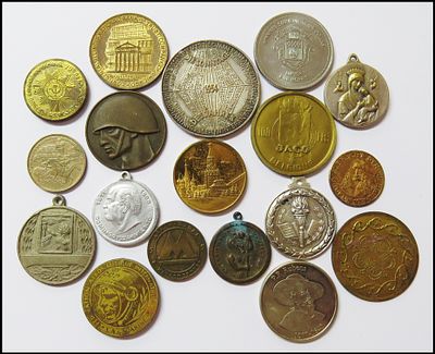 מדליות / מדליונים / טוקנים . עולם . שונות לא נבדק לעומק כפי שמצולם. MIX LOT