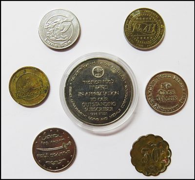 לוט 7 אסימונים טוקנים , לונה דן , נוח , עיר המלכים , קלאב הוטל אילת -2 שונים , 30c לא מזוהה. 