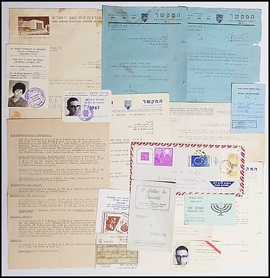 כל מיני ניירת מסמכים כולל : תעודות זיהוי , ניירות מכתבים רשמיים של חברת המקשר ירושלים ועוד ..