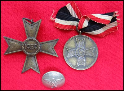 צלב ההצטיינות במלחמה (Kriegsverdienstkreuz) ומדליית ההצטיינות במלחמה (Kriegsverdienstmedaille) 