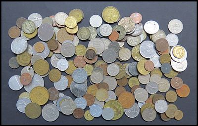 644 גרם מטבעות עולם . WORLD COINS