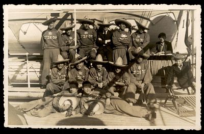 קבוצת מכבי תל אביב בכדורגל 1936 על האונייה גלילאו גליליי בדרכה לארץ ישראל לאחר מסע המשחקים 