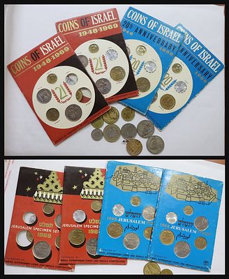 לוט של 4 מארזי מטבעות ישראל ותפזורת מטבעות. המארזים: COINS OF ISRAEL 1948-1969 בהוצאת הדפוס 