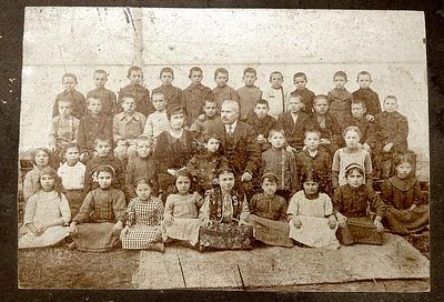 Romania. Cabinet Group Photo of a School Class, 1914
Signed in pencil on reverse side in 