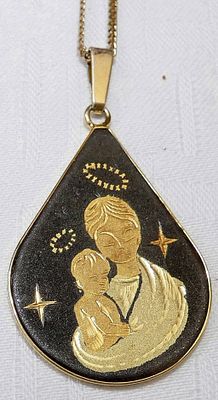 Toledo Spain Damascene “Madonna with Child” Vintage Gilded Engraved Pendant Necklace.
Hand 