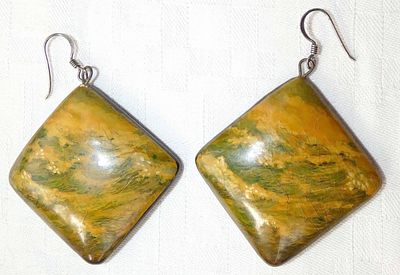 Japan antique hand painted lacquer papier mache pair of earrings.
Size without hooks: 4.3 x 4.3 