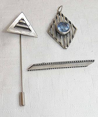 Lot of 3 Art deco silver jewelry items: 2 brooches and pendant
1. Silver 900 bar pin, size: 20 