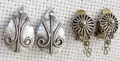 2 Pairs of vintage filigree silver clip on earrings, silver hallmark of Hazorfim, Israel 