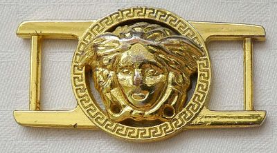 Versace Medusa Gold Tone Buckle
Size: 3 x 5.4 cm. (1.2 x 2.1 inches)
Some wear
Weight: 19 gr. Ve 