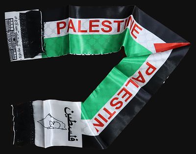 צעיף 'PALESTINE' שהגיע מבית החולים שיפא בעזה במלחמת 'חרבות ברזל', מלחמת השביעי באוקטובר: שלל 
