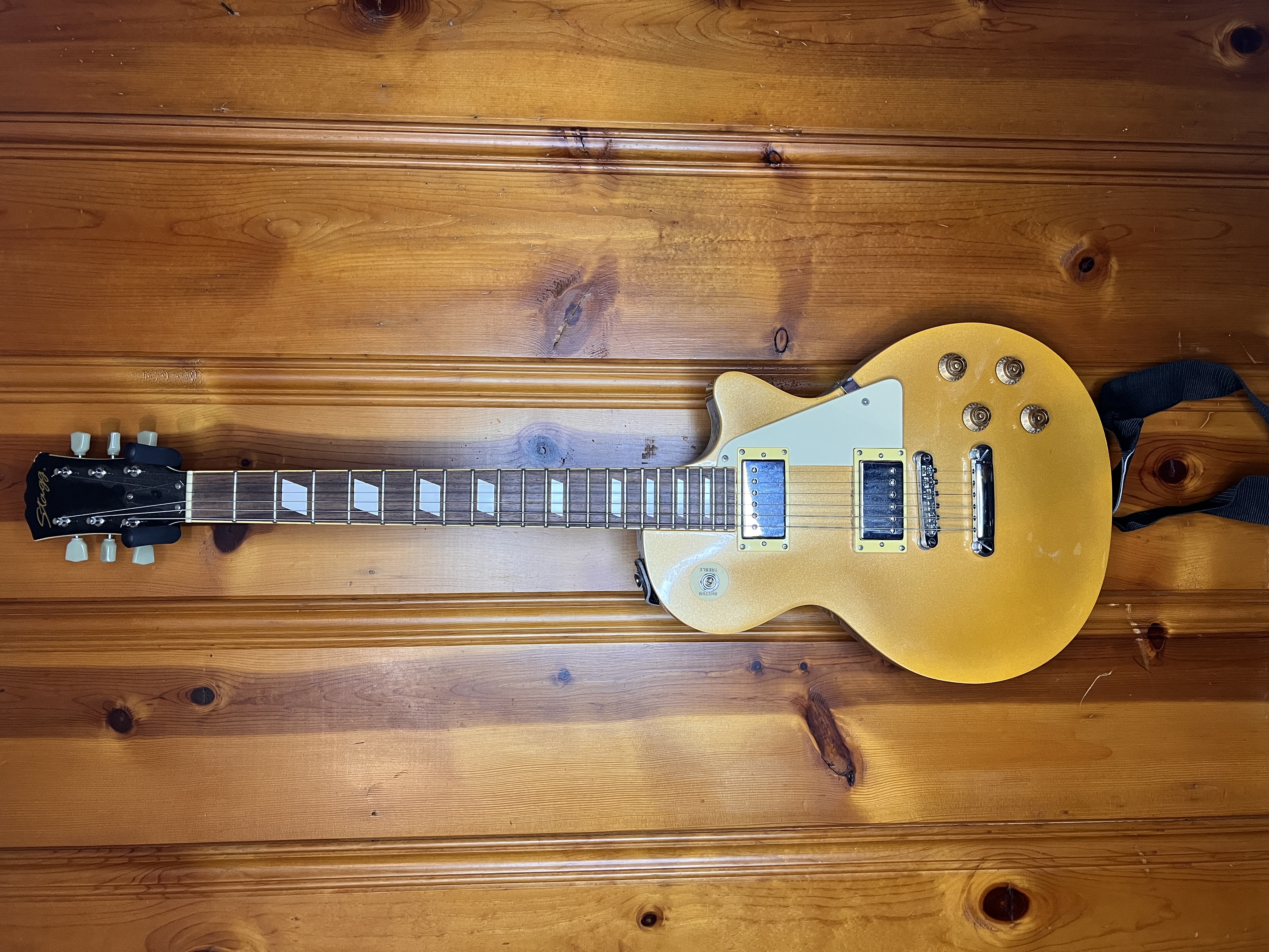 Stagg L-Series Single-Cutaway Electric Guitar Goldtop Finish