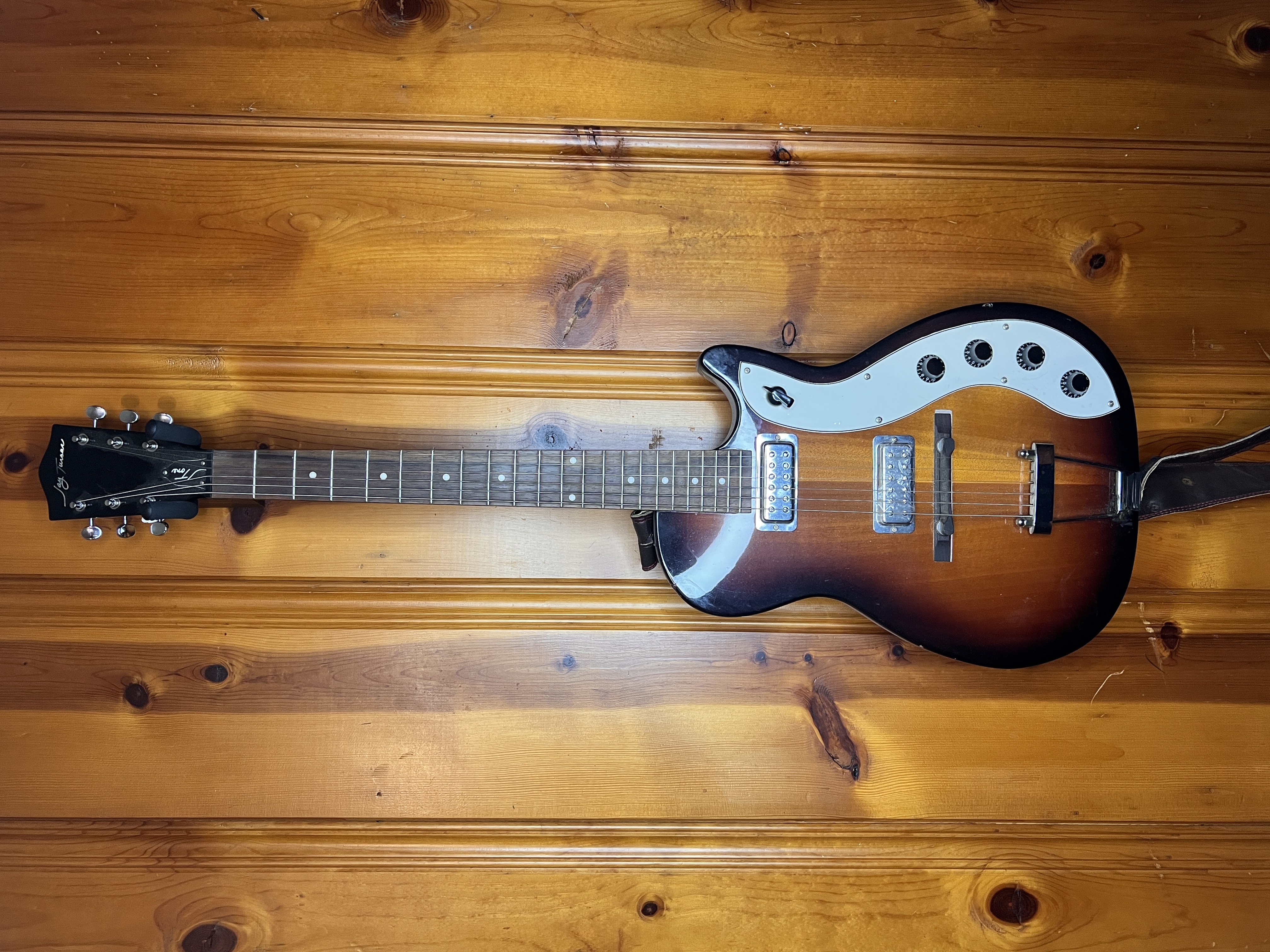 Jay Turser JT-1423 J-Tone Electric Guitar in Three-Tone Sunburst