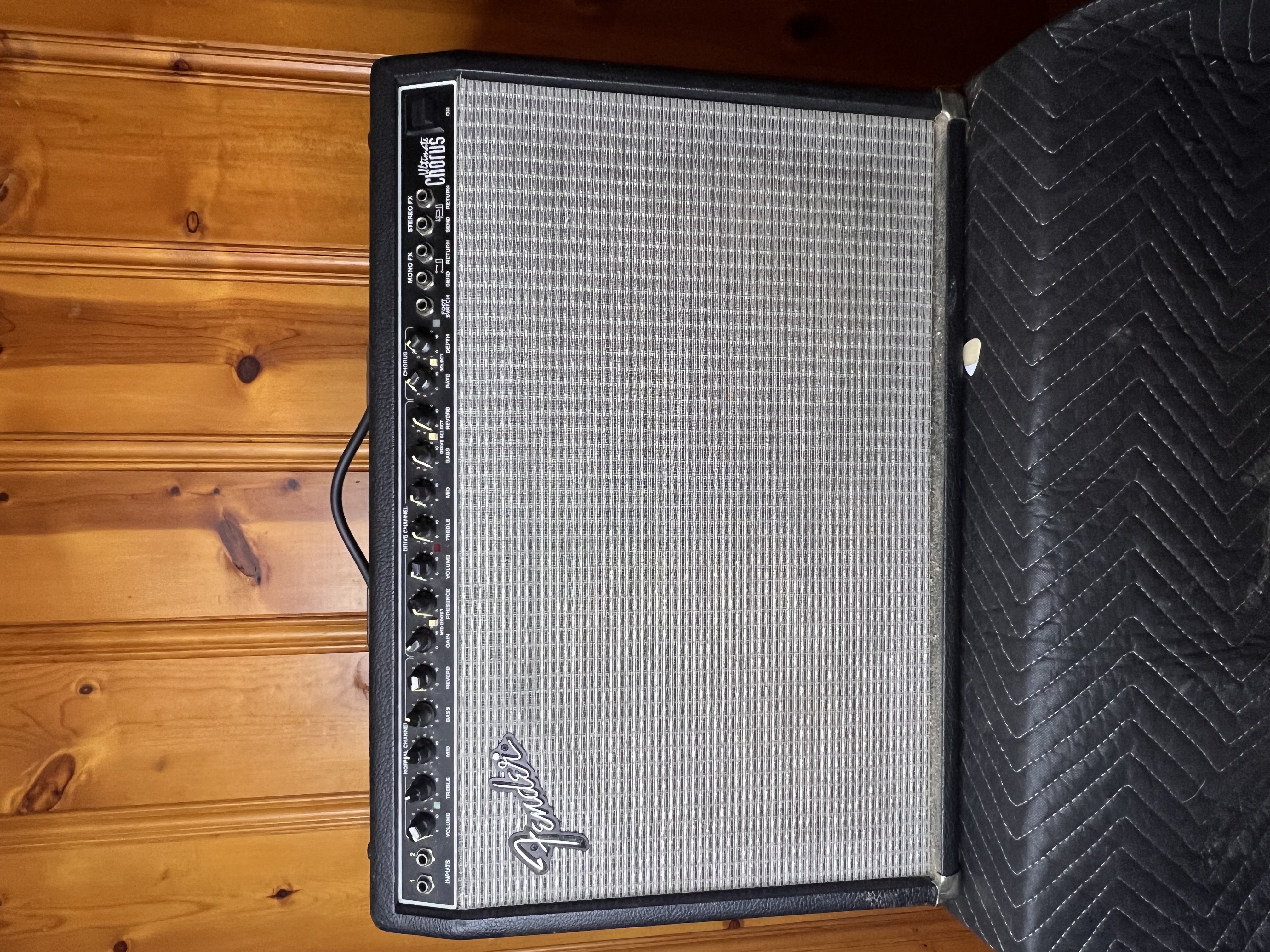 Fender Ultimate Chorus Type PR 204 Stereo Guitar Combo Amplifier