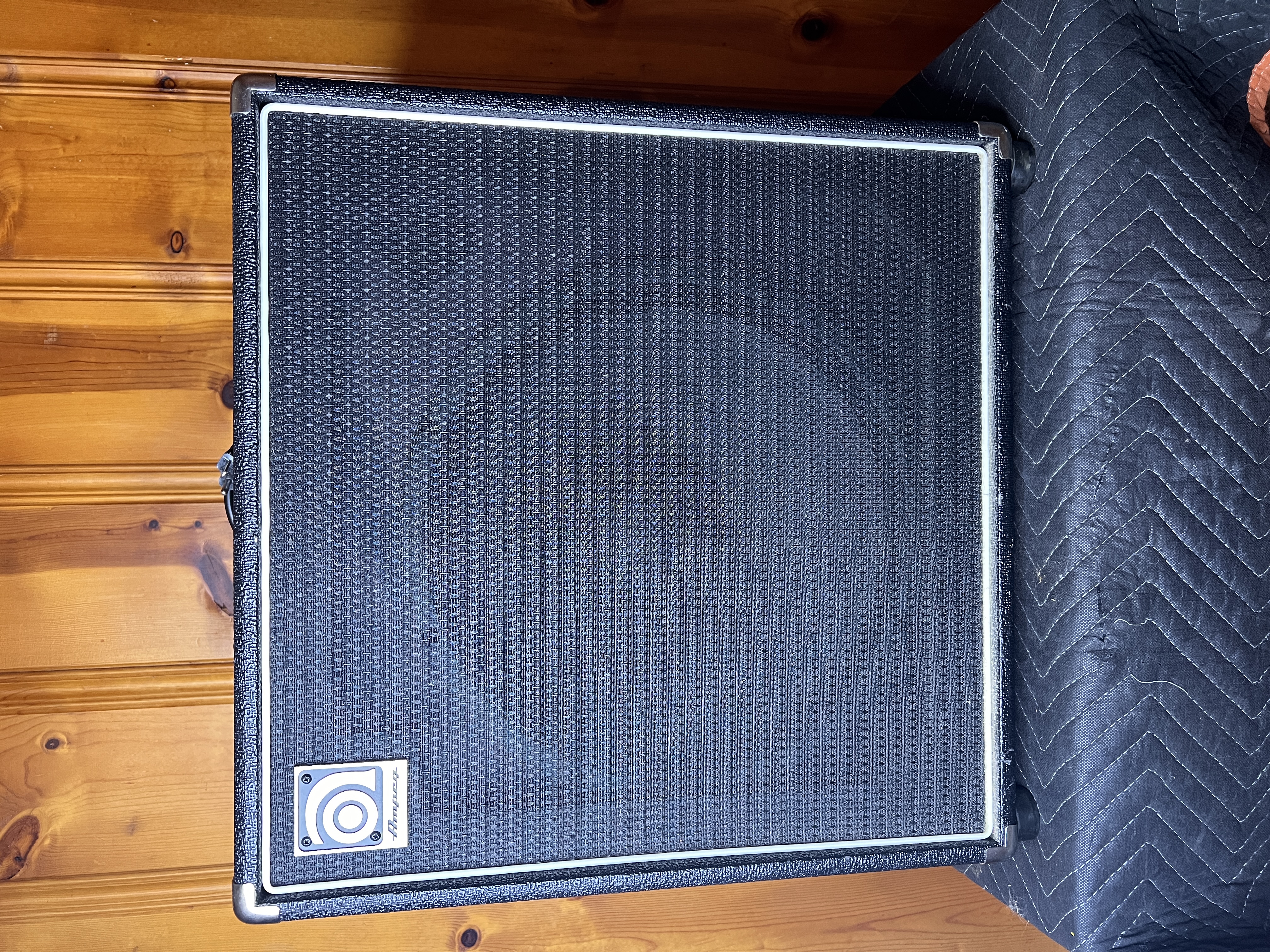 Ampeg BA-115 100-Watt 1x15 Bass Combo Amplifier