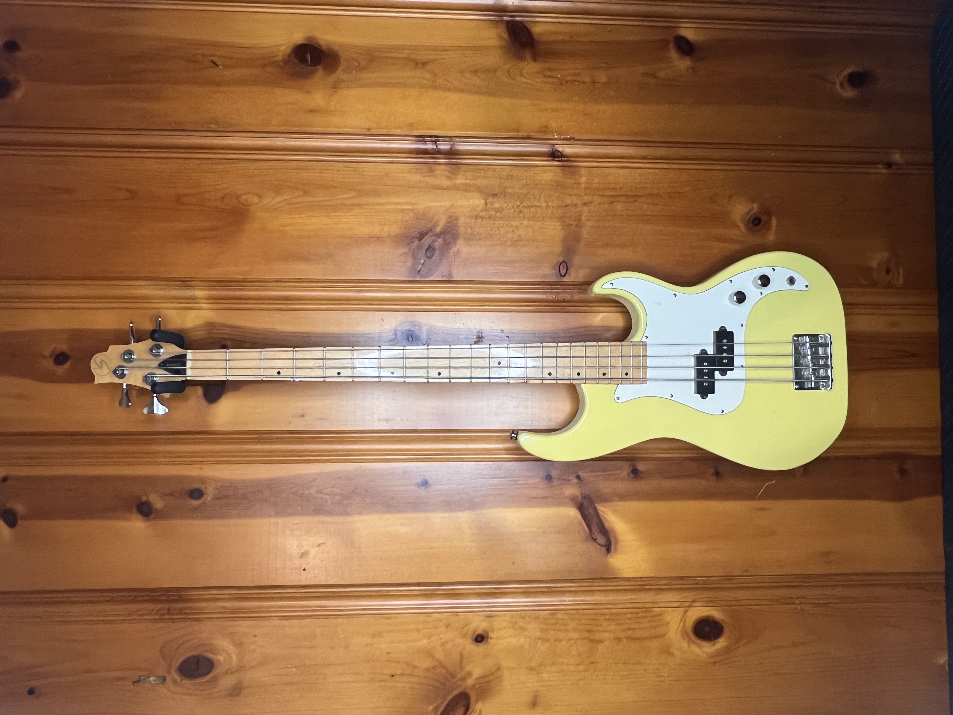 Greg Bennett Design by Samick Corsair Electric Bass Guitar