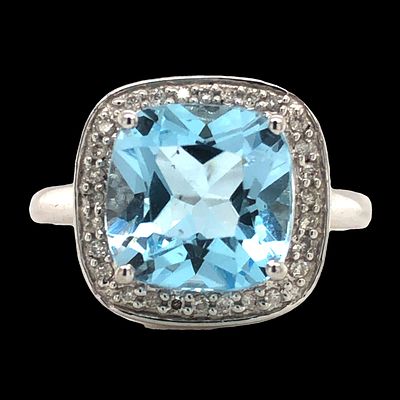 Blue Topaz and Diamond Ring. S/3.1-OKS
This striking piece features a prominent, cushion-cut
