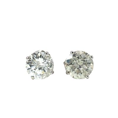 Natural Diamond Stud Earrings. IS2172/32-MOYS
This classic pair of stud earrings features two