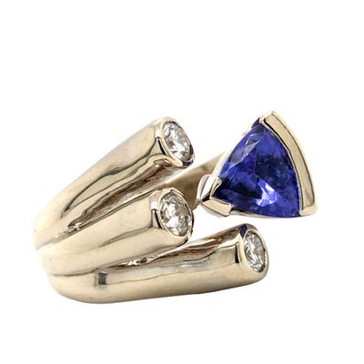 Unique Tanzanite and Diamond Ring. S/14.8 - MASS 
An artfully designed and captivating bypass 