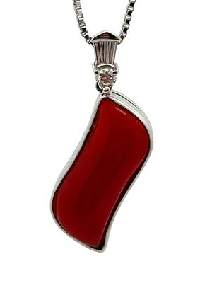 18K Coral & Diamond Necklace. CJI1962/25-AYM 
This elegant 18k necklace features a striking 