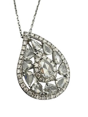 18K Diamond Pendant Necklace. CJI1962/24-OEET 
This stunning 18k white gold necklace features a 