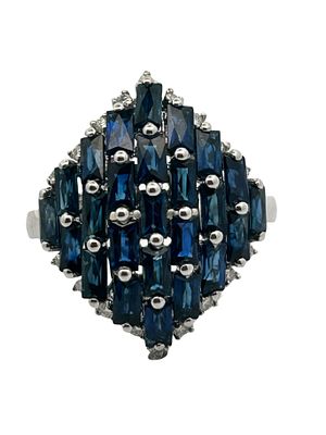 18K Sapphire Ring. CJI1962/2-MNOL 
This impressive 18k white gold ring features a striking 
